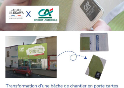 Transformation d'une bâche publicitaire Crédit Agricole Atlantique Vendée en porte-cartes upcyclés